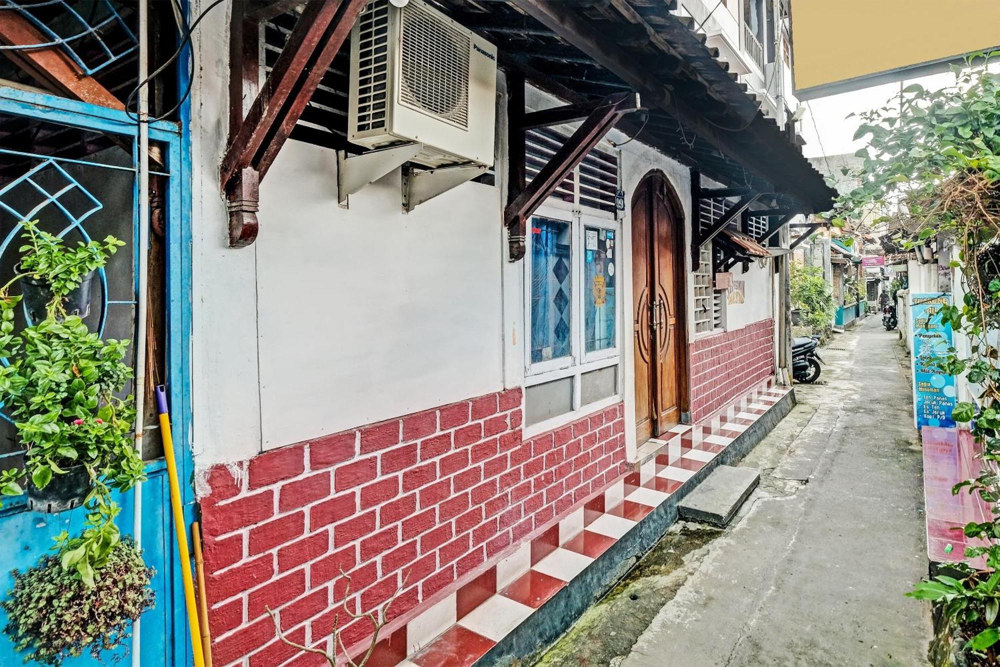Spot On 91915 Homestay Superman Yogyakarta Exterior foto