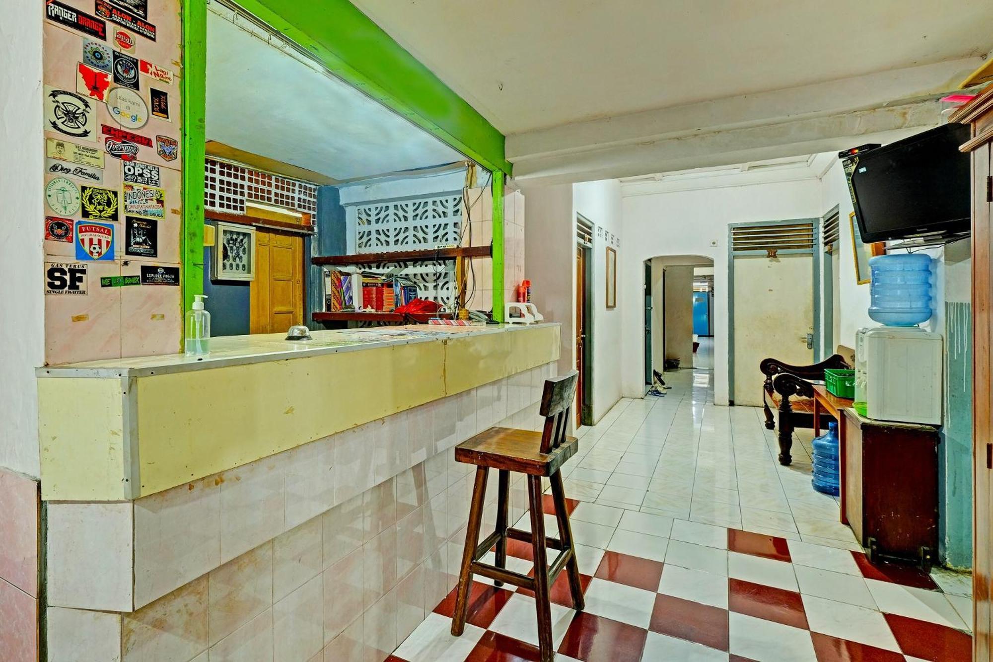 Spot On 91915 Homestay Superman Yogyakarta Exterior foto
