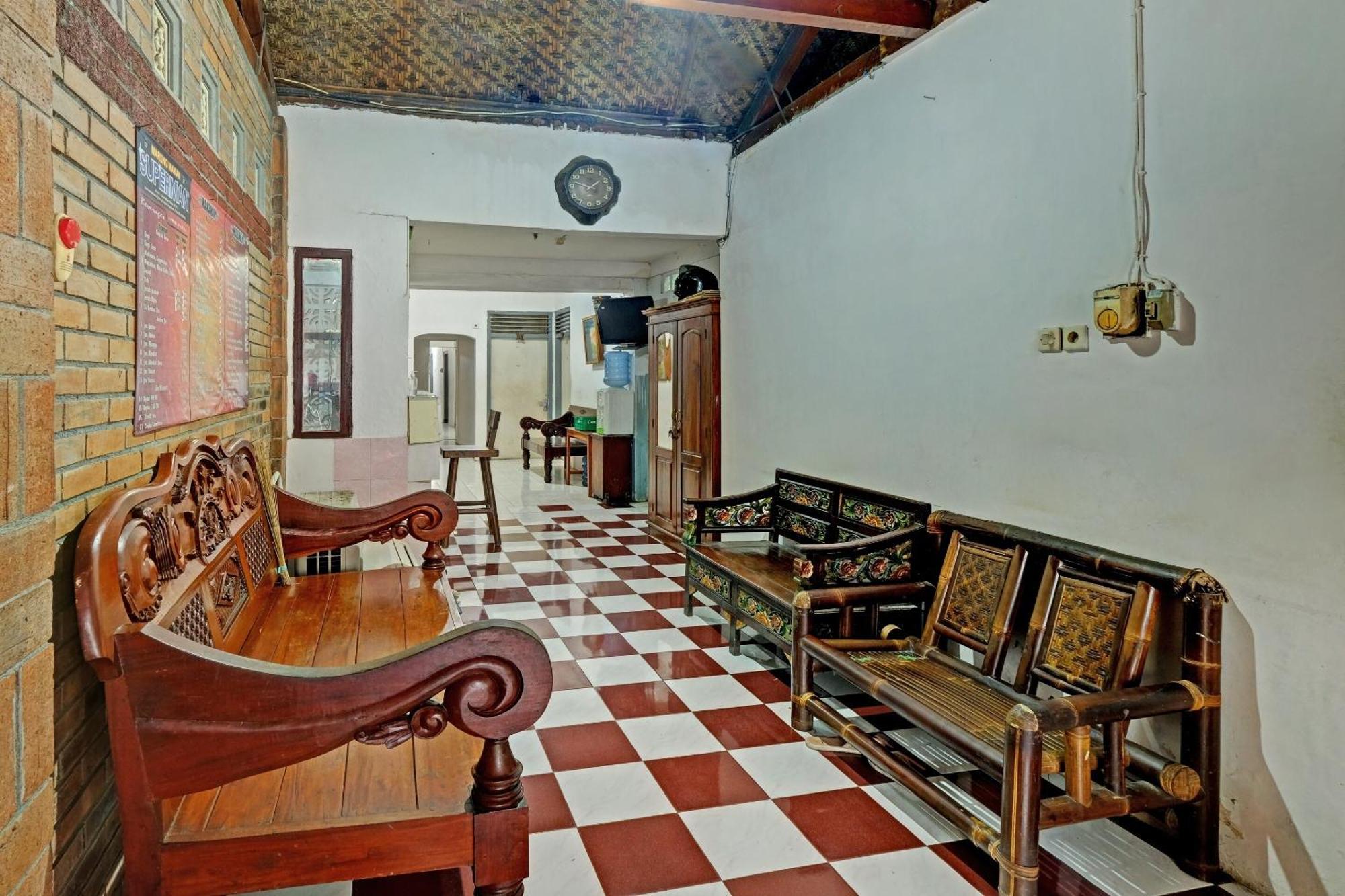 Spot On 91915 Homestay Superman Yogyakarta Exterior foto