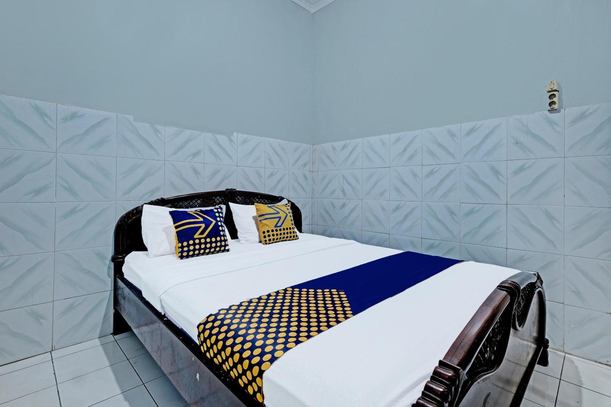 Spot On 91915 Homestay Superman Yogyakarta Exterior foto